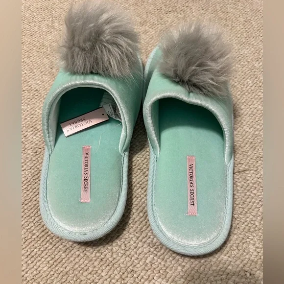 NWT Victoria’s Secret Pompom Slippers - Picture 2 of 3